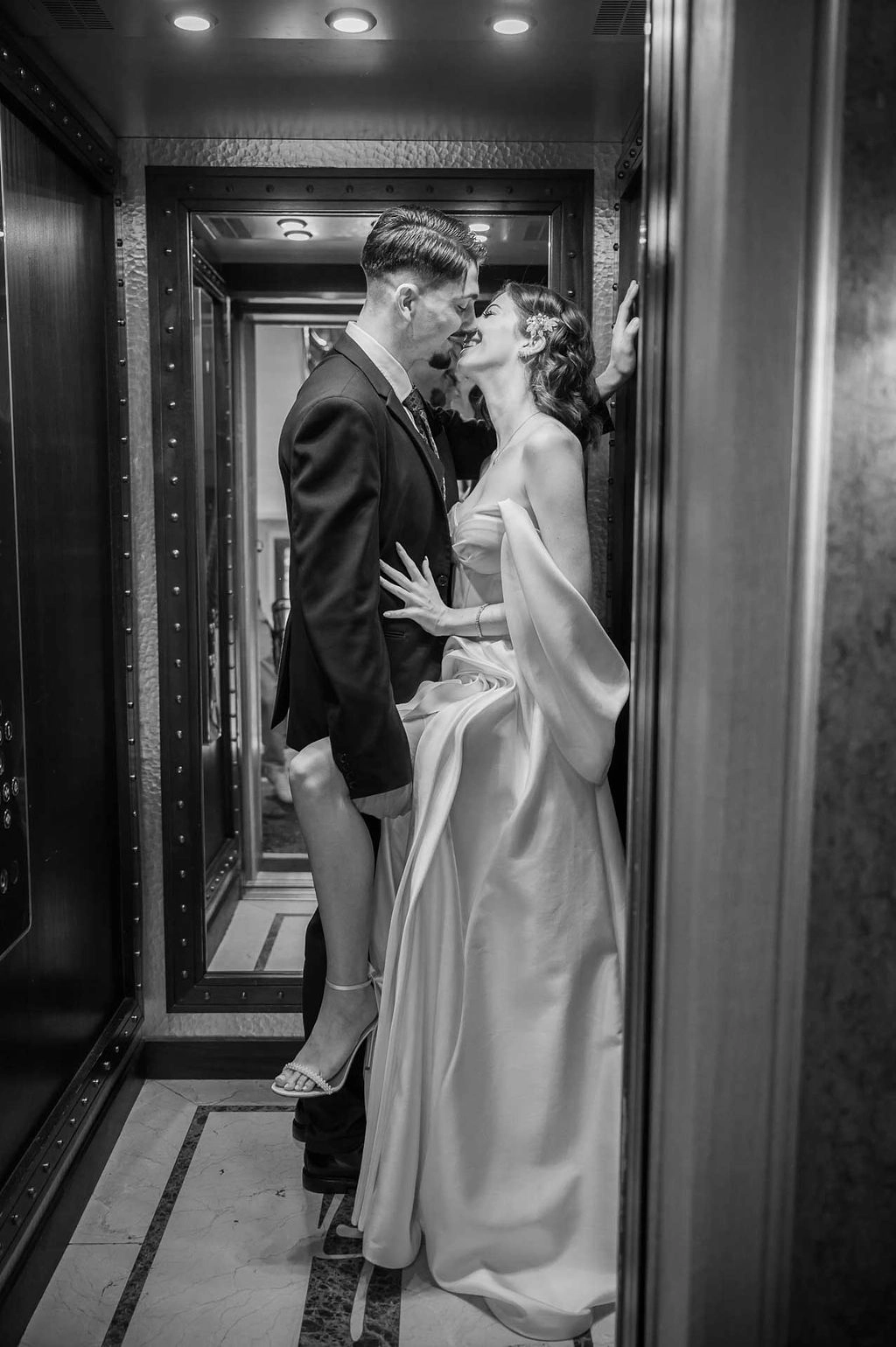 Couple ascenseur Marylou et Vous Wedding planner Annecy | Elsa Jaimes Photographe
